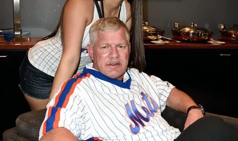 Lenny Dykstra's Creepy Sexual Tweets to Lena Dunham Were Not