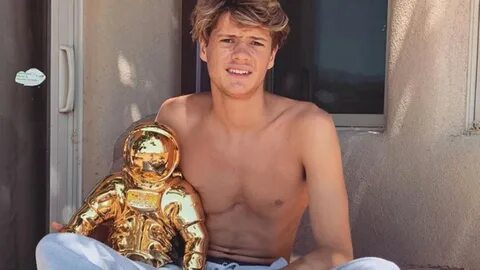 Jace norman shirt off