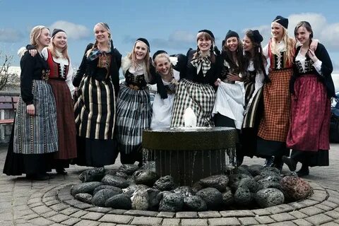 group (With images) Traditional dresses, National dress, Eur