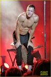 Imagine Dragons' Dan Reynolds Goes Shirtless, Shows Off Hot 