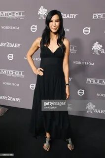 Lisa Ling Feet (71 images) - celebrity-feet.com