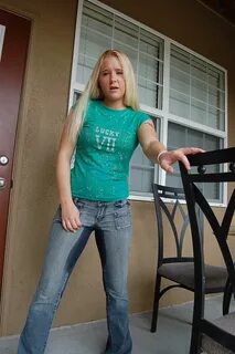 Ineed2pee female desperation - wetting tight jeans and spand