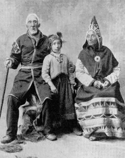 Family photos of the 1700s CLOTHING Museums Native american 