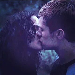 Katniss and Peeta kiss from Catching Fire. This part was SO 
