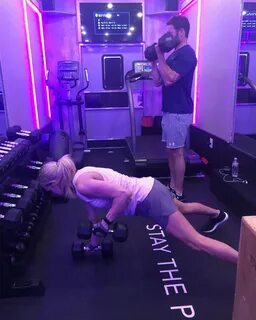 Carrie Underwood Just Posted A Photo Proving Her Workouts Ar