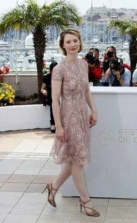 Mia Wasikowska Feet (21 photos) - celebrity-feet.com