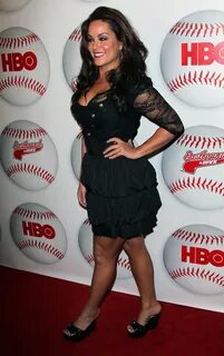 More Pics of Katy Mixon Long Wavy Cut (10 of 17) - Katy Mixo