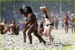 Uzo Aduba & Natasha Lyonne Flaunt Bikini Bodies Before 'OITN