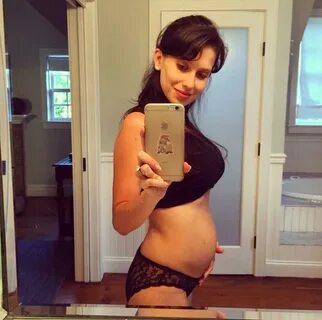 Hilaria Baldwin Thomas Nude Pantyless Selfie - Pregnant Pics