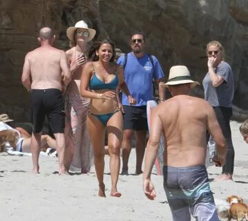 Matt Damon & Luciana Barroso Enjoy a Day at the Beach (29 Ph