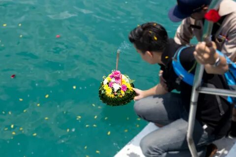 Honor Your Loved One: Scatter Ashes at Sea - Cremation Socie