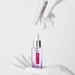 L'Oreal Paris's tweet - "1,5% Revitalift Hyaluronic Acid Ser