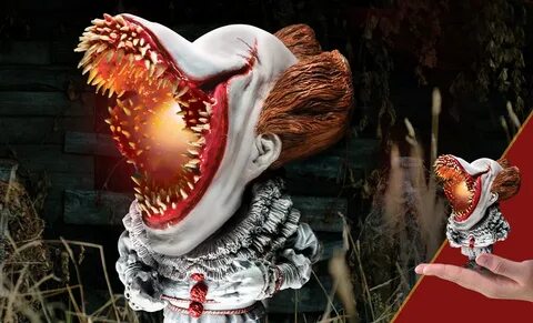 Pennywise Scary Light-Up Version Vinyl Collectible Sideshow 