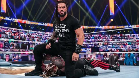 WWE: Roman Reigns è tornato per rimettere in piedi un feud c