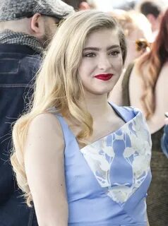 Willow Shields Net Worth, Biography, Age, Weight, Height - W