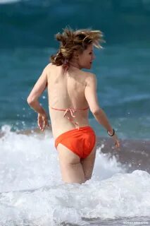 Julie Bowen Nude Nipslip And Wet Bikini Photos - NuCelebs.co