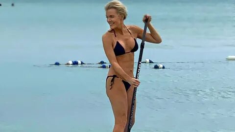 Megyn Kelly Shows Off Bikini Bod in the Bahamas.