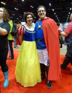 File:C2E2 2015 - Snow White & Prince Charming (17306136685).