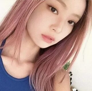 Jennie Kim with pink hair Kpop hair color, Kim hair, Pink ha