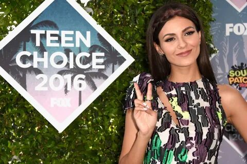 The 10 Best Moments From The 2016 Teen Choice Awards! TigerB