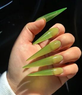 Peridot Green Beach Glass @nails.by.keara #TaperUp . . . . -