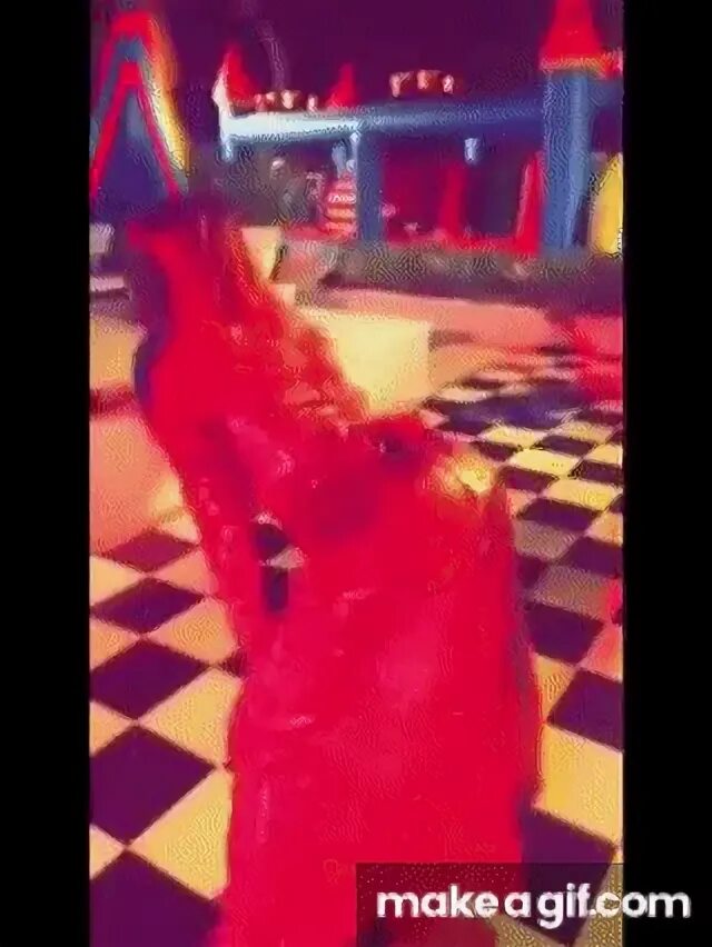 Khloe Kardashian twerking on Make a GIF