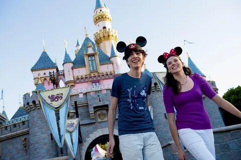 2019 for Disneyland ® Resort and Universal Studios Hollywood
