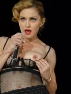 Madonna :: Wpadka, nip slip, see-thru, downblouse