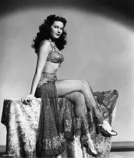 Пин на доске Yvonne De Carlo