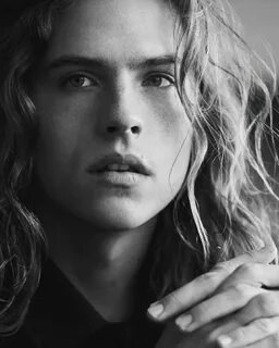 Pin by Anne G. on Celebrities ✨ Dylan sprouse, Long hair sty