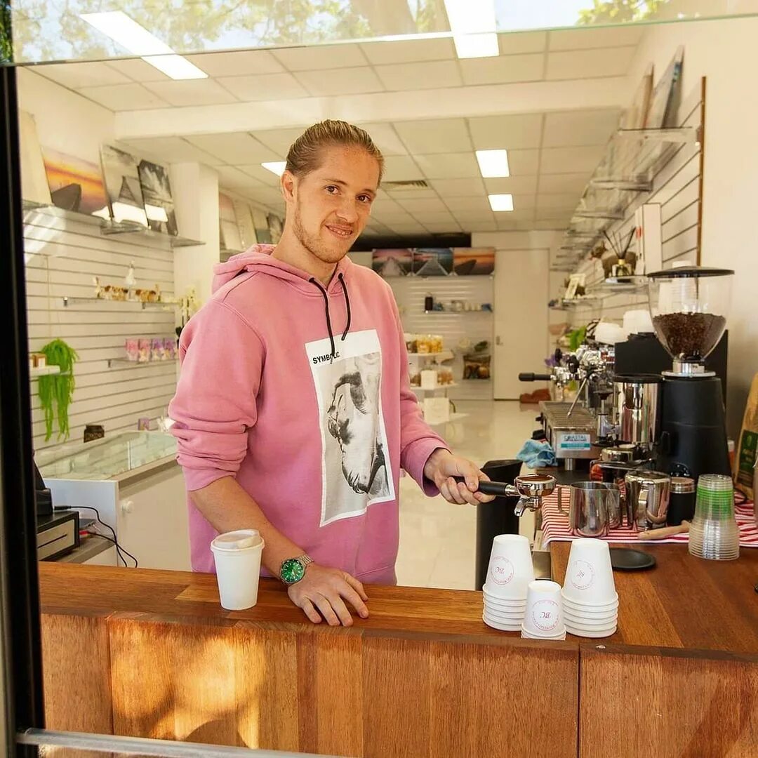 Luke Chigwidden в Instagram: "Barista #coffee #☕ #tea #newshop #stones...
