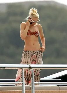 More Pics of Gwen Stefani Bandeau Bikini (12 of 16) - Clothe