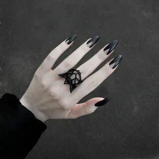 На данном изображении может находиться: кольцо Black nail de