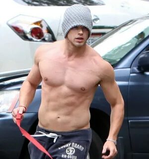 934_af-be-kellan-lutz-shirtless-calvin-klein-280190311.jpg- 