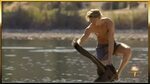MALE CELEBRITIES: Austin Butler Stripping To His Boxers On S