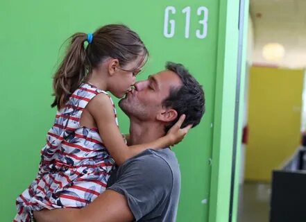 Pedro Teixeira emocionado com o 1º dia de escola da filha - 