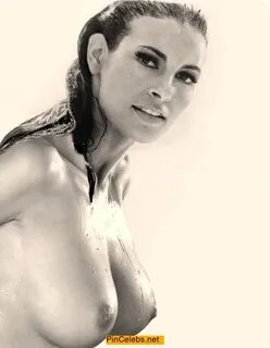 Raquel Welch nude boobs black-&-white photo
