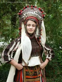 Мир вокруг: Традиционные свадебные костюмы Европы Bulgarian 