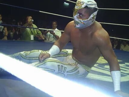 Photos Of Sin Cara Unmasked & Walking Into Hotel Without Mas