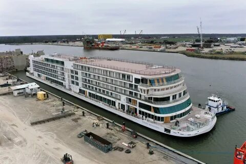 450-Foot Viking Mississippi Cruise Ship Hits the Water in Lo