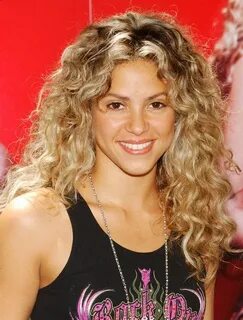 Shakira curly hair Curly hair styles naturally, Shakira hair