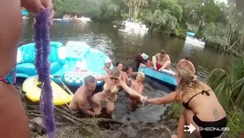 ще го направя Изтрий връзка bikini fails 18 Мазе хотел въоръ