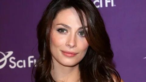 Joanne Kelly's Body Measurements Including Breasts, Height a