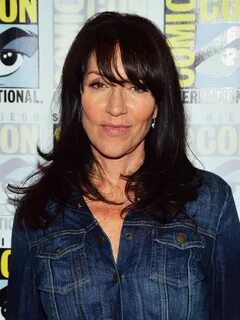 Katey Sagal Medium Wavy Cut with Bangs - Katey Sagal Hair Lo