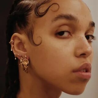 Fka Twigs Makeup Hair . Fka Twigs Makeup Pretty ear piercing