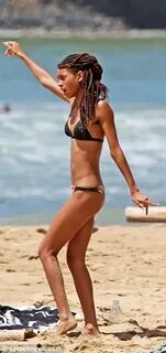 Willow smith swimsuit 🍓 Willow Smith Reminds Everyone She’s 