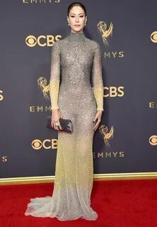 Amanda Crew Emmys 2017 - Wow! Nice. Emmys red carpet, Michae