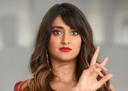 Beautiful Indian Girl Ileana DCruz Long hair Hot Face - Toll