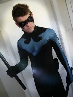 nightwing-cosplay-3.png (1024 × 1365) Nightwing, Nightwing c