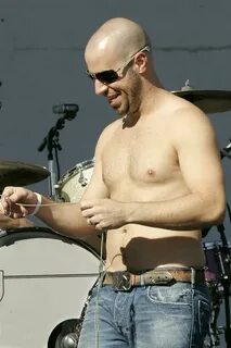 MALE CELEBRITIES: Chris Daughtry shirtless pictures during s